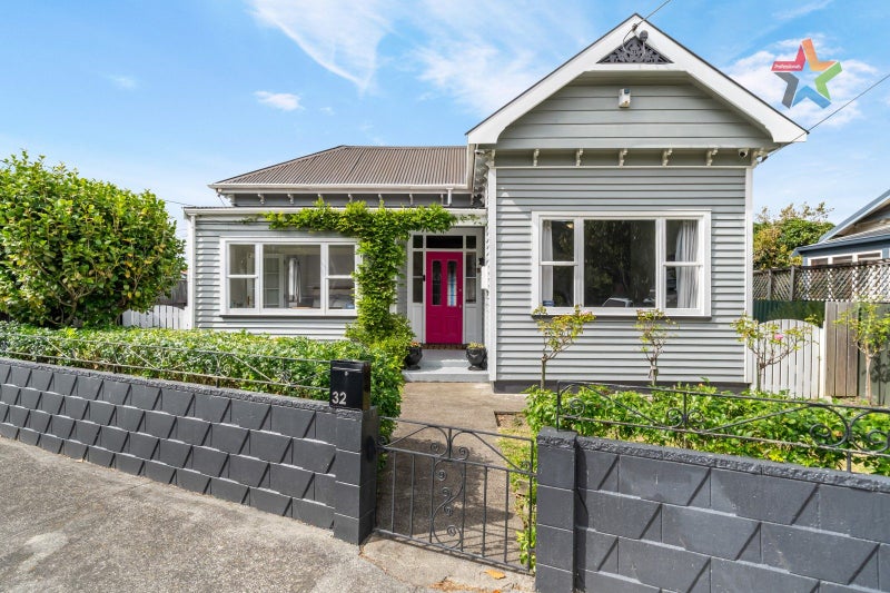 32 Riddlers Crescent, Petone, Lower Hutt - Carousel 1