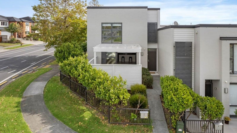 2 Riviera Drive, Flat Bush, Auckland - Carousel 1
