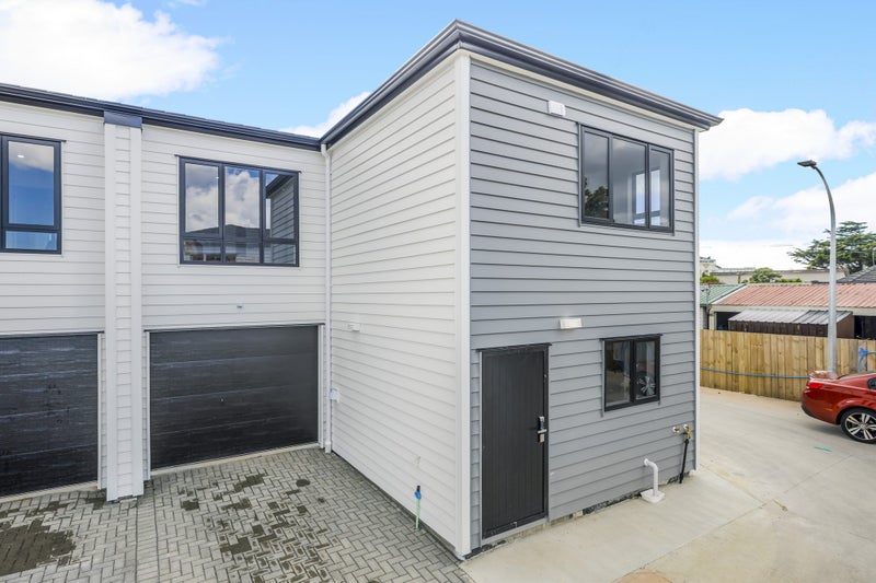 10A Thompson Street, Mangere East, Auckland - Carousel 1