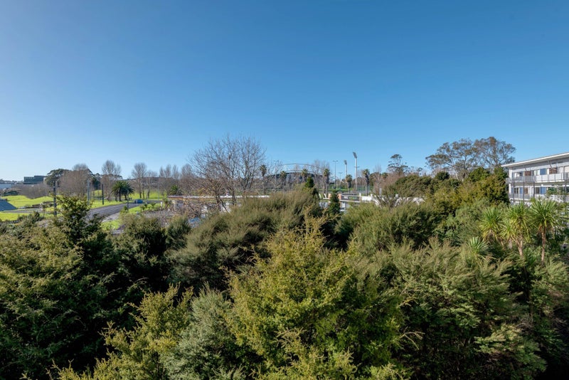21A/210 Dairy Flat Highway, Albany, Auckland - Carousel 23