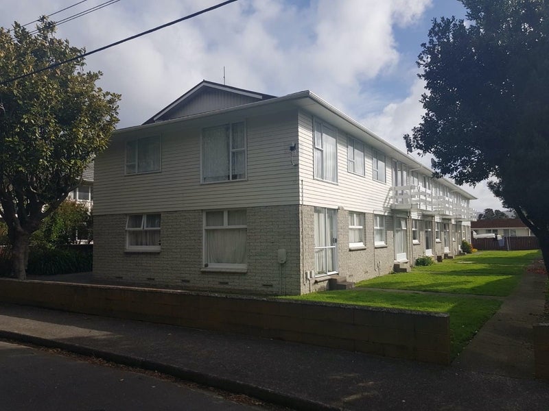 11/10 Trevethick Grove, Woburn, Lower Hutt - Carousel 1