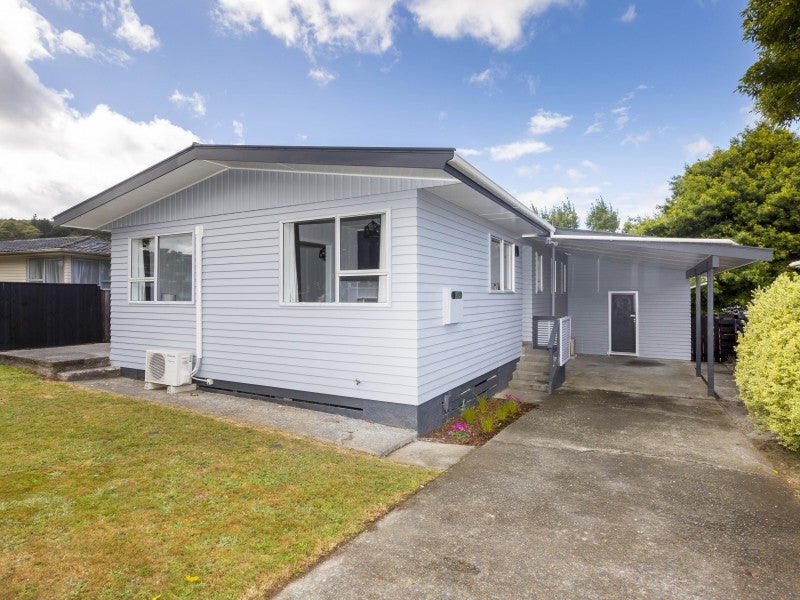 7 Blueberry Grove, Timberlea, Upper Hutt - Carousel 1