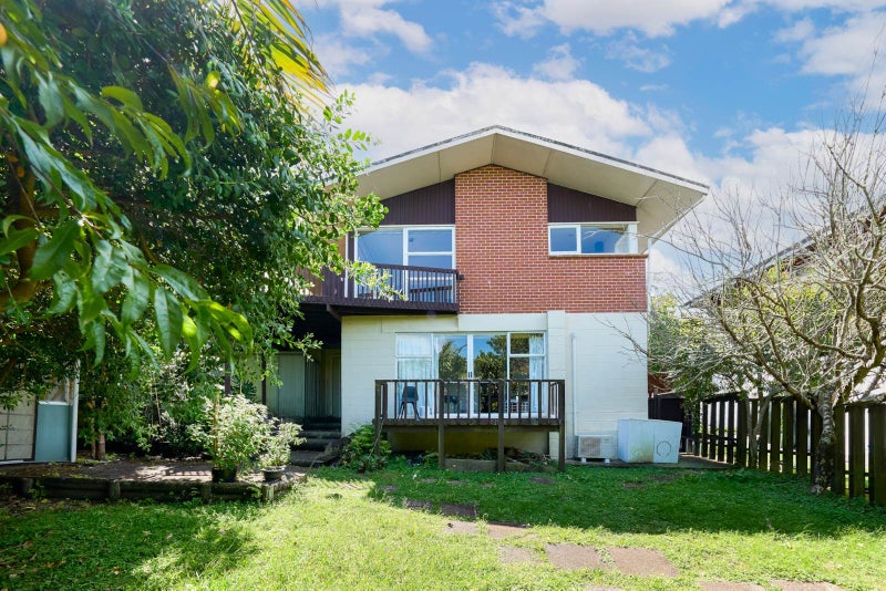8 Tropicana Drive, Mount Roskill, Auckland - Carousel 1