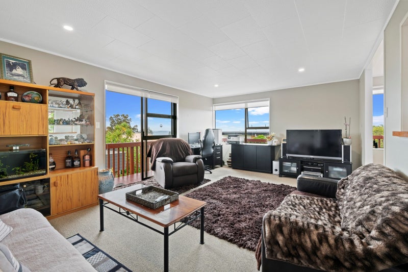 1404 Whangaparaoa Road, Army Bay, Whangaparaoa - Carousel 2