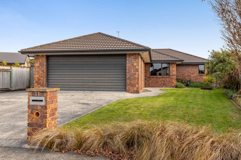 11 Cleveland Heights, Kelvin Grove, Palmerston North - Carousel 2