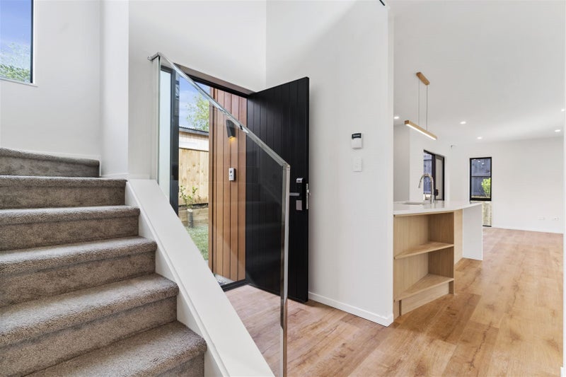 28F Walker Road, Point Chevalier, Auckland - Carousel 1