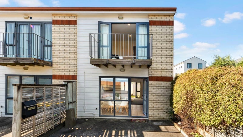 11/3 Ambrico Place, New Lynn, Auckland - Carousel 1