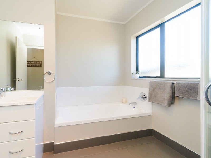 18 Daniel Place, Kelvin Grove, Palmerston North - Carousel 26