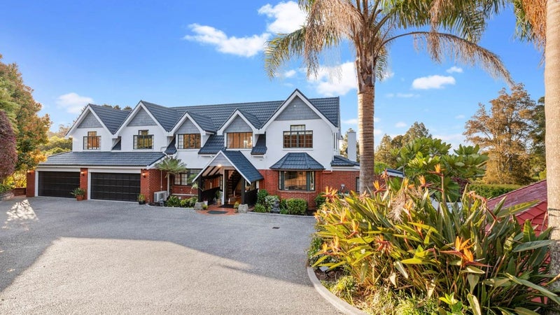 6 Tiffany Close, Totara Park, Auckland - Carousel 1