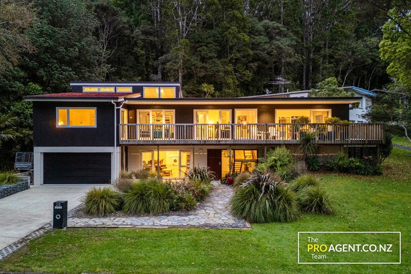 26 Daffodil Street, Titirangi, Auckland - Carousel 1