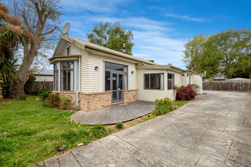 94 Edward Avenue, Edgeware, Christchurch - Carousel 1
