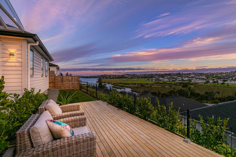 16 Cassidy Drive, Orewa, Orewa - Carousel 1