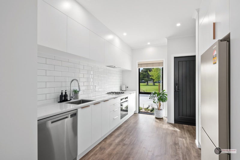 33 Leo Waikari Crescent, Wallaceville, Upper Hutt - Carousel 2