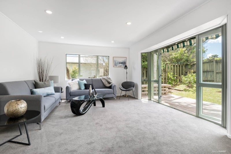 1/670 East Coast Road, Pinehill, Auckland - Carousel 1
