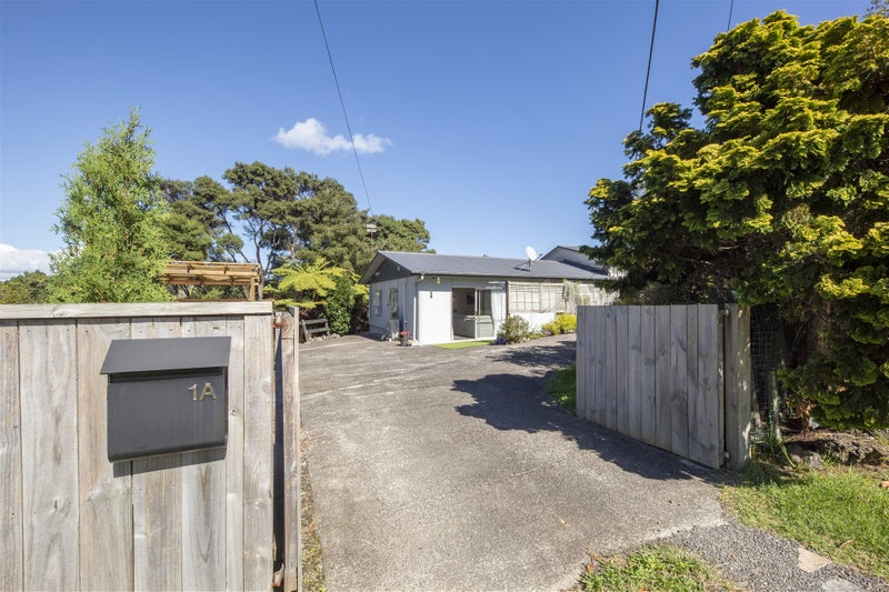 1/1 Burnham Road, Waitākere, Auckland - Carousel 2