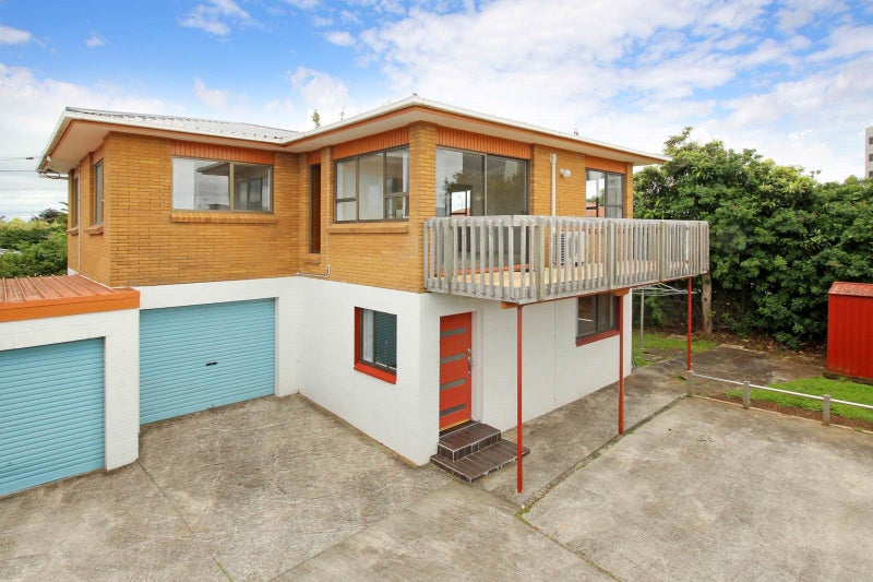 2/21 Bracken Avenue, Takapuna, Auckland - Carousel 1
