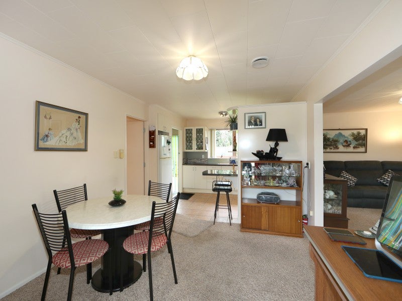 249 Warwick Road, Mayfair, Hastings - Carousel 2