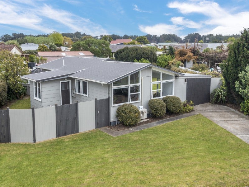 10 Low Avenue, Foxton Beach, Foxton - Carousel 1