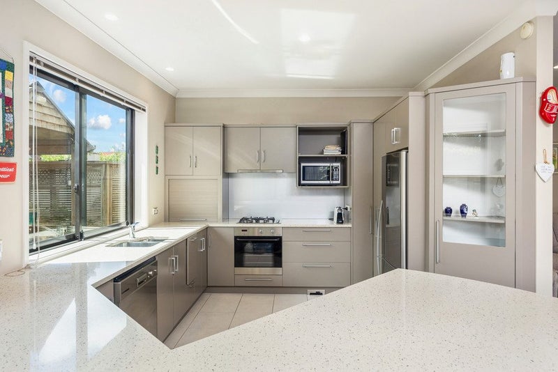 9 Wesley Avenue, Mount Albert, Auckland - Carousel 2