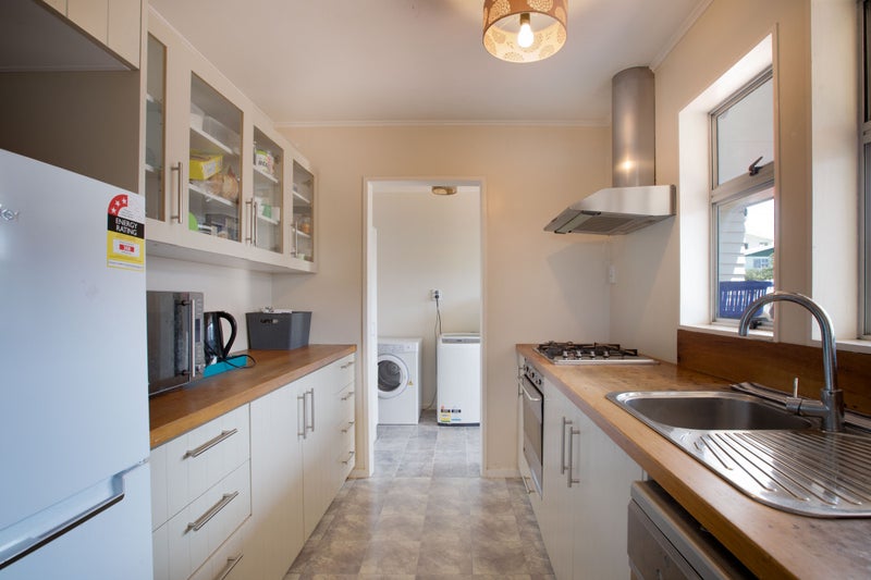 4 Almora View, Ascot Park, Porirua - Carousel 2