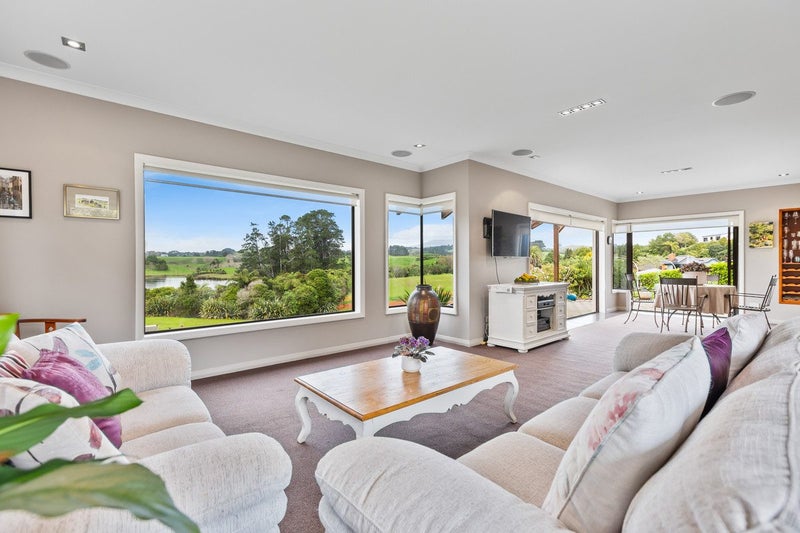 4 Kororako Grove, Whalers Gate, New Plymouth - Carousel 2