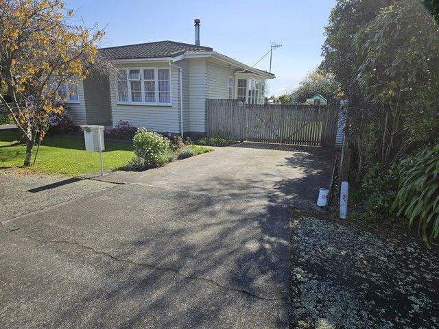 41 Park Road, West End, Palmerston North - Carousel 2