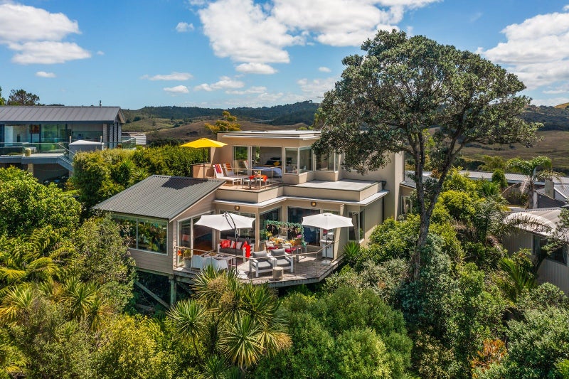 17 Sykes Avenue, Hatfields Beach, Orewa - Carousel 1