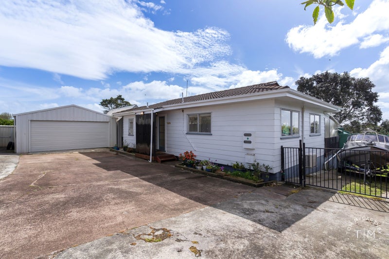 12 Balwyn Place, Clendon Park, Auckland - Carousel 1
