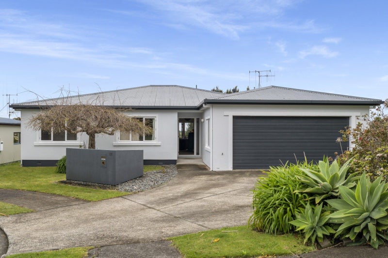 22 Vanderbilt Place, Welcome Bay, Tauranga - Carousel 1