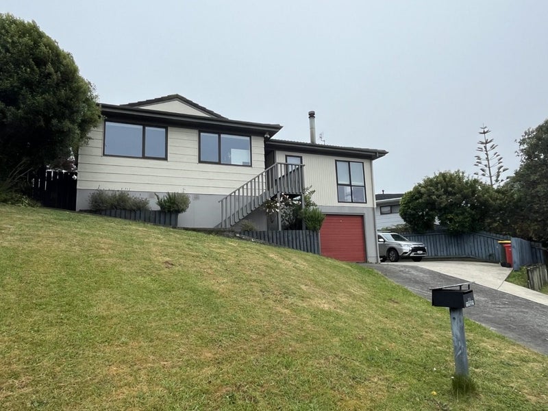 27 Bodmin Terrace, Camborne, Porirua - Carousel 2