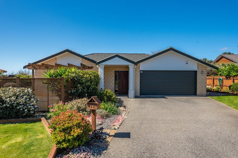 27 Quadrant Heights, Paraparaumu - Carousel 2