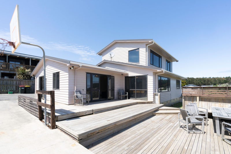 4 Arataki Grove, Waitarere Beach, Levin - Carousel 1