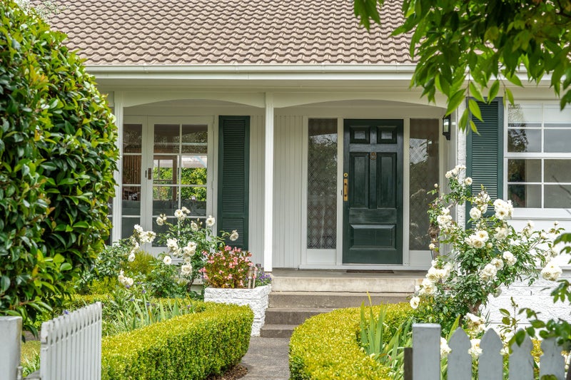 8 Clements Crescent, Queenwood, Hamilton - Carousel 2