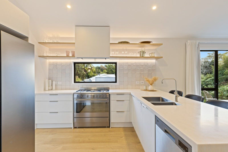 6E Burns Street, Westown, New Plymouth - Carousel 2