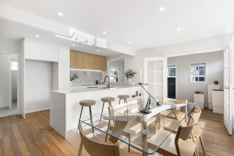 16 Moa Road, Point Chevalier, Auckland - Carousel 2