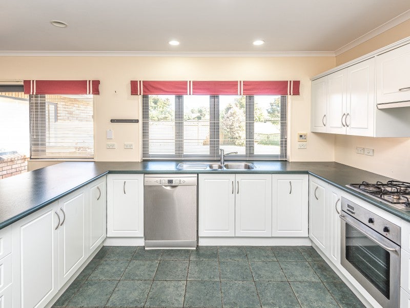 18 Holdsworth Drive, Otamatea, Whanganui - Carousel 2