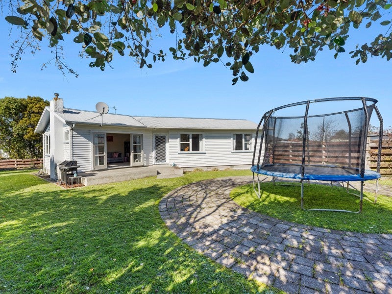 6 Wairau Place, Kelvin Grove, Palmerston North - Carousel 1