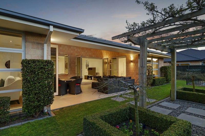 23 Applefield Court, Northwood, Christchurch - Carousel 1