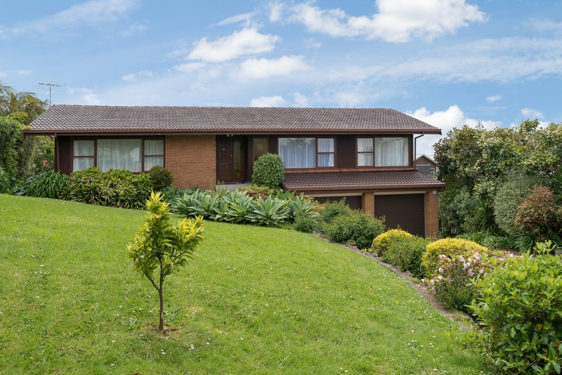 21 Seymour Road, Mellons Bay, Auckland - Carousel 1