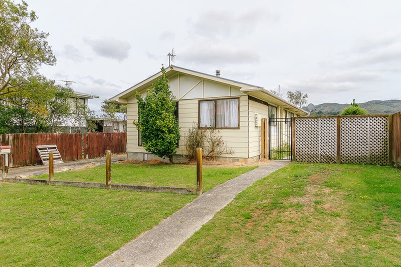 7 Antrim Crescent, Wainuiomata, Lower Hutt - Carousel 1