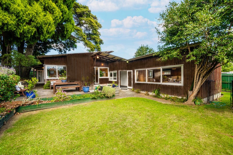 4 Mccall Place, Opaheke, Papakura - Carousel 1