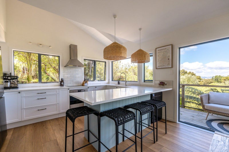 37 Beresford Avenue, Surfdale, Waiheke Island - Carousel 1