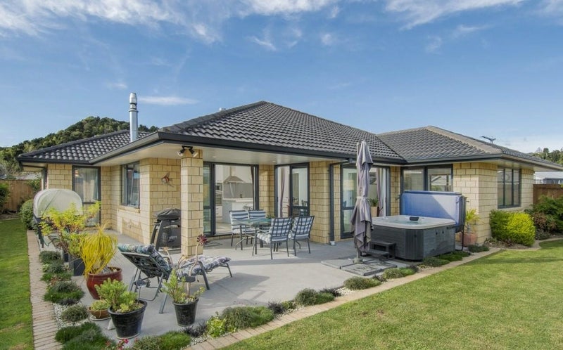 3 North Bay Road, Pyes Pa, Tauranga - Carousel 2