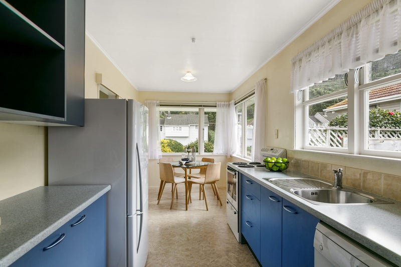 20 Franklyn Road, Tawa, Wellington - Carousel 2