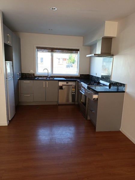 2/1 June Place, Hamilton East, Hamilton - Carousel 2