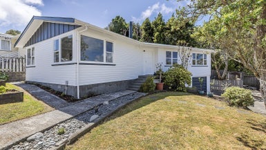 40 Batchelor Street, Newlands, Wellington - Carousel 1