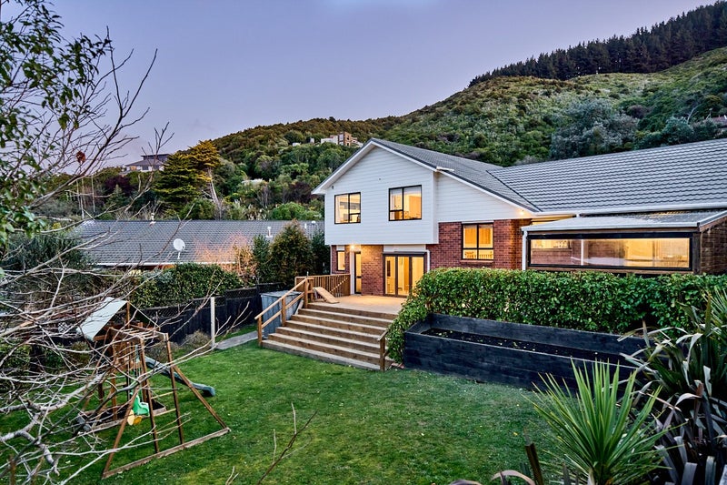 41 Peterhouse Street, Tawa, Wellington - Carousel 1