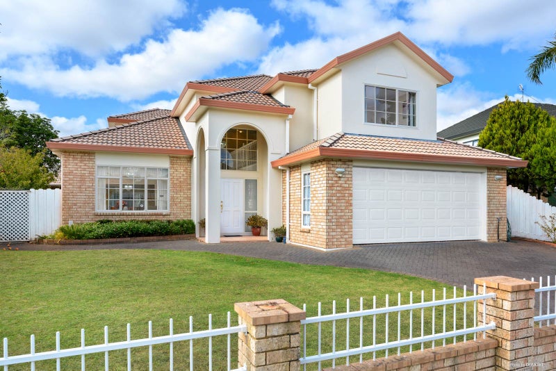 8 Sandalwood Place, Somerville, Manukau - Carousel 2