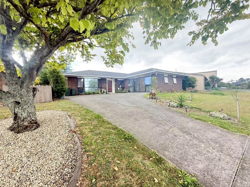 31 Golfland Drive, Golflands, Auckland - Carousel 1