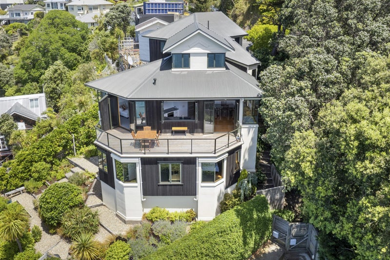 20 Napier Street, Karaka Bays, Wellington - Carousel 1